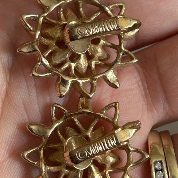 SARAH COVENTRY Elegant Gold Floral Earrings and brooch jewelry set 🙋♀️ - Picture 4 of 9